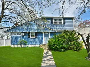 3981 Old Post Rd, Seaford, NY 11783