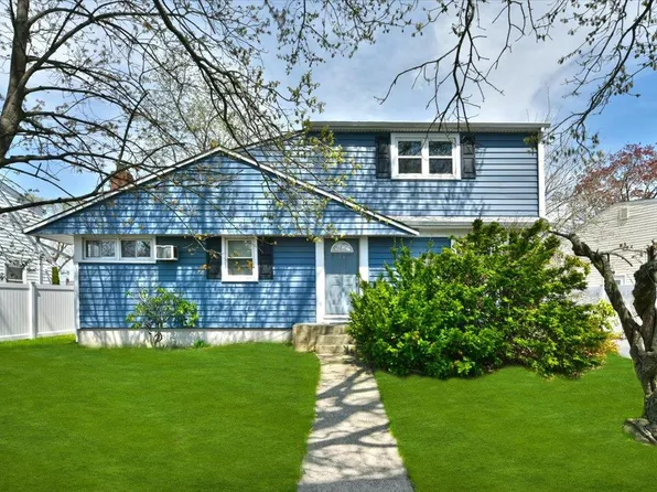 3981 Old Post Road, Seaford, NY 11783