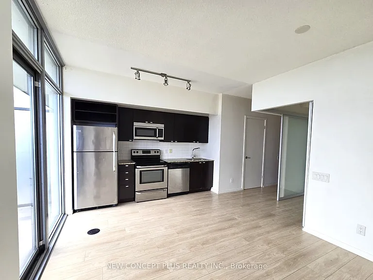 105 The Queensway #2205 — Photo 7