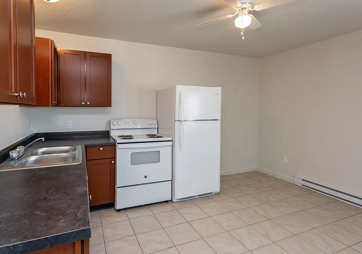 3 Bedroom, Single-story Townhomes for rent in Marshalltown, IA — Photo 2