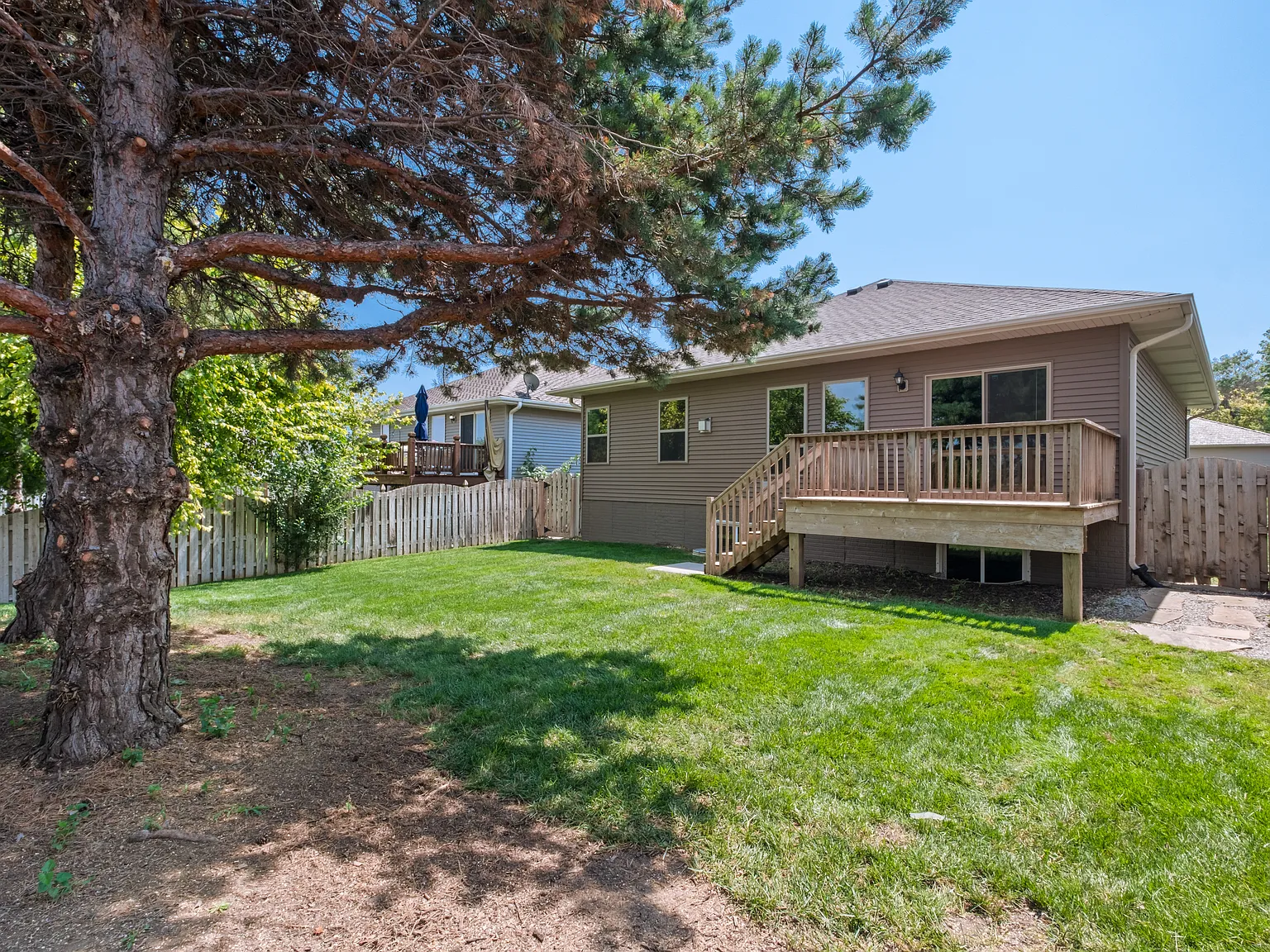 17020 Cypress St — Photo 2
