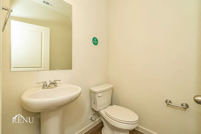 551 London Dr — Photo 15
