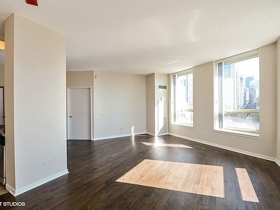 5th image of 600 N Kingsbury St APT 1011