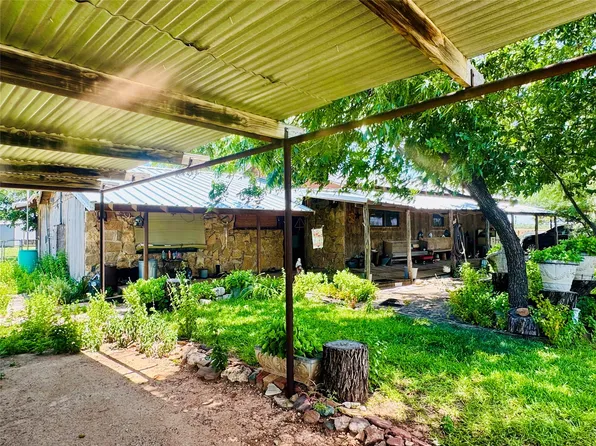 215 5th St, Hawley, TX 79525
