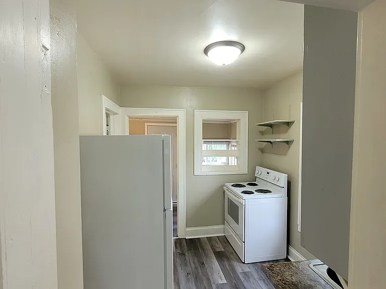403 W Walker St — Photo 6