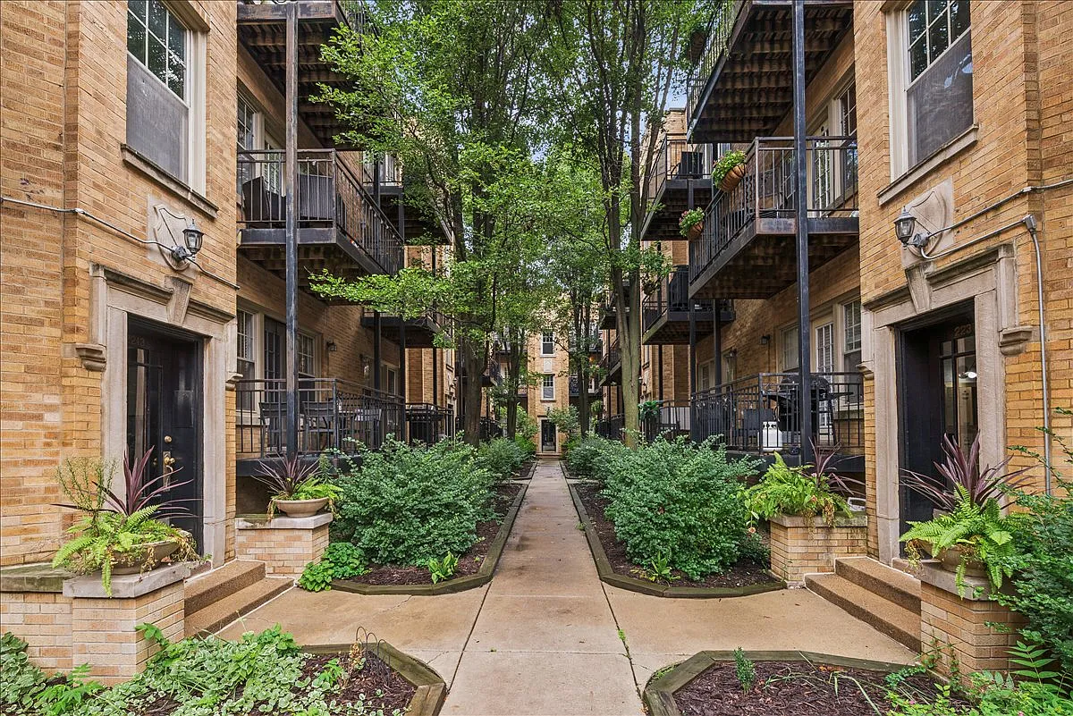 1 bed, 625 sqft, $2,300 — Photo 1