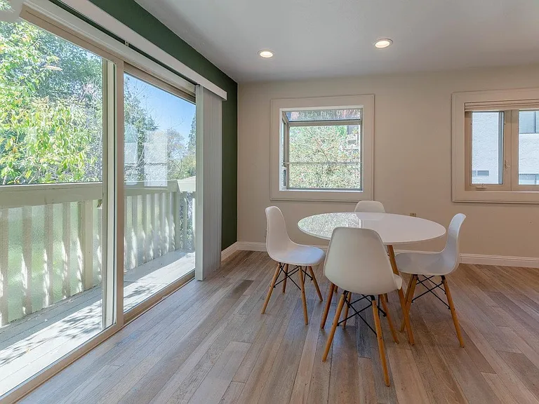 315 Poe St — Photo 6