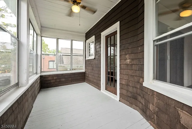 3 bed, 1.0 bath, 1286 sqft, $3,300 — Photo 4