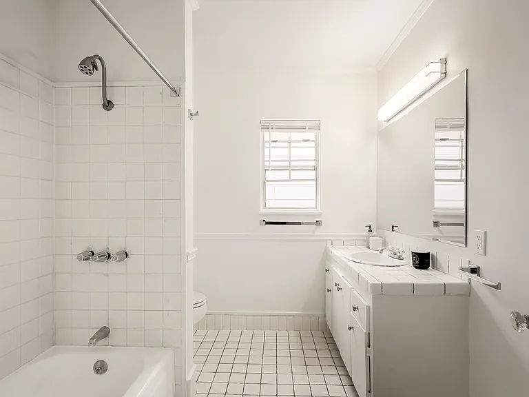 132 S Sweetzer Ave #136-1/2 — Photo 9