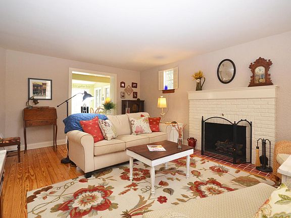 2nd image of 1122 Lakeway Ave