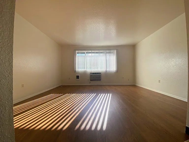 2487 NE Kerr St #12 — Photo 3
