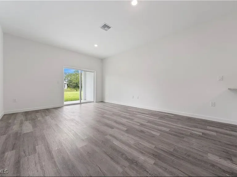 1025 Meadow Rd — Photo 21