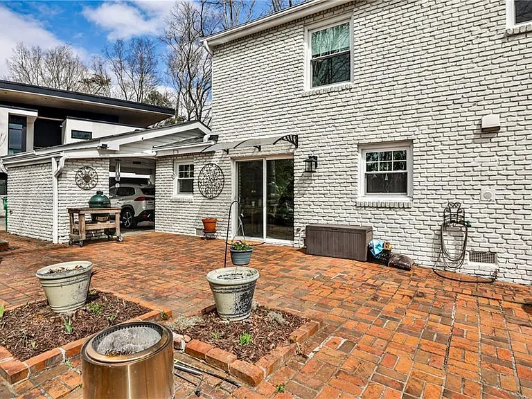 800 Glenairy Dr — Photo 14