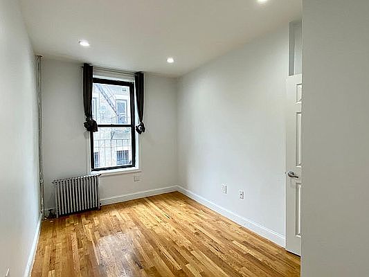 3rd image of 330 Lewis Ave #1L