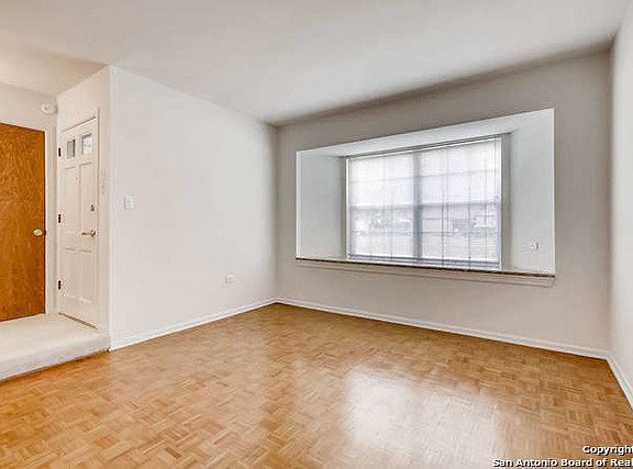 4th image of 113 Valley Oak Dr