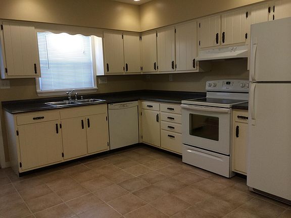 Kitchen - A door (to the left of this photo) accesses the De