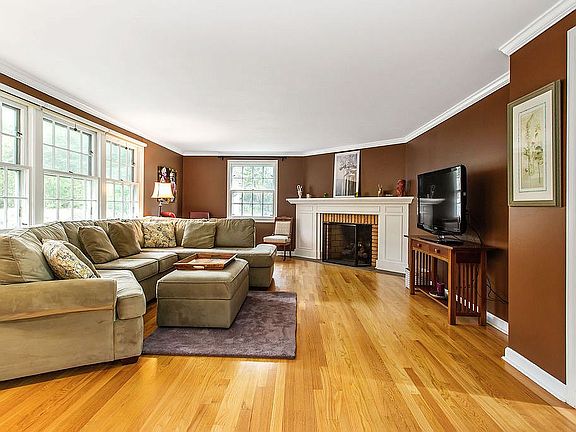 4th image of 7391 Barberry Ln