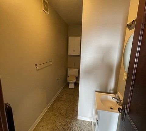 5th image of 130 Forest Ave APT 13