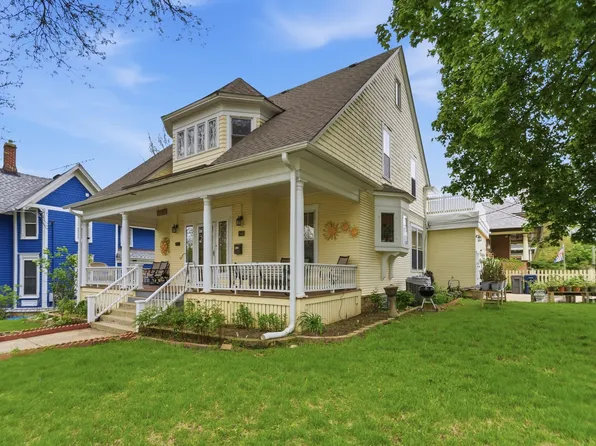 821 Larkin Ave, Elgin, IL 60123