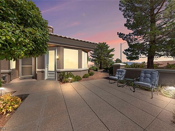 3rd image of 2921 Vista Butte Dr