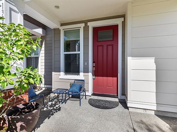 2nd image of 1385 NE Hickory Lane #29