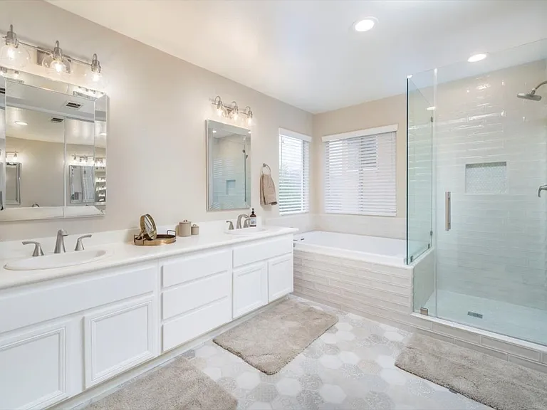 N Deer Springs Dr — Photo 21