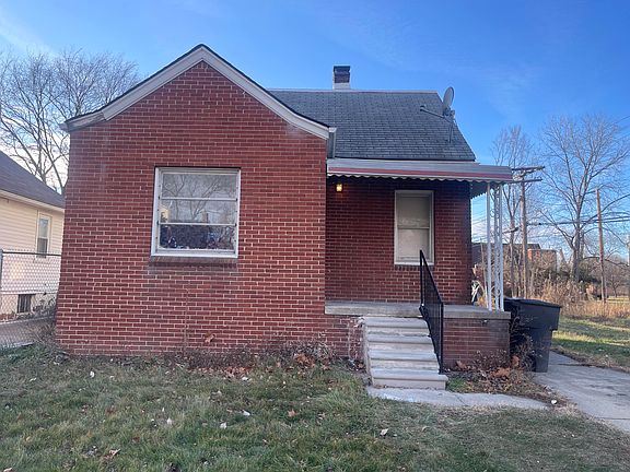 2nd image of 14905 Kentfield St