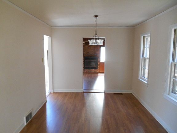 3rd image of 6227 N Leroy Ave