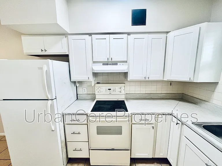 115 7th Ave N #9 — Photo 5