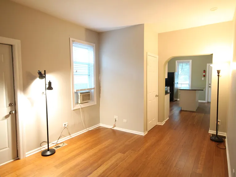 2115 W Wellington Ave #1R — Photo 9