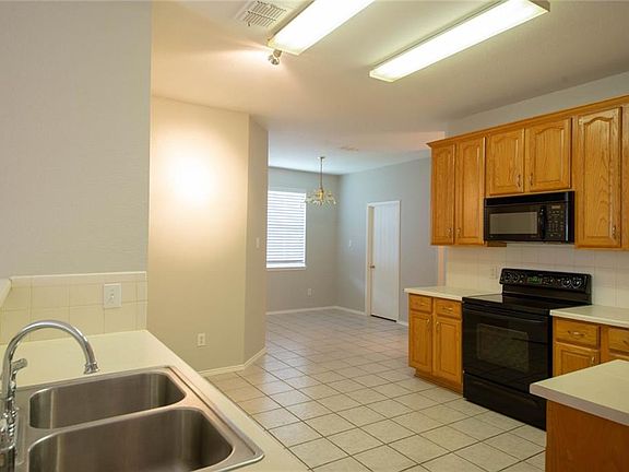 5th image of 2349 Magnolia Dr