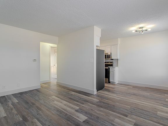 3rd image of 615 S Hayes St #1