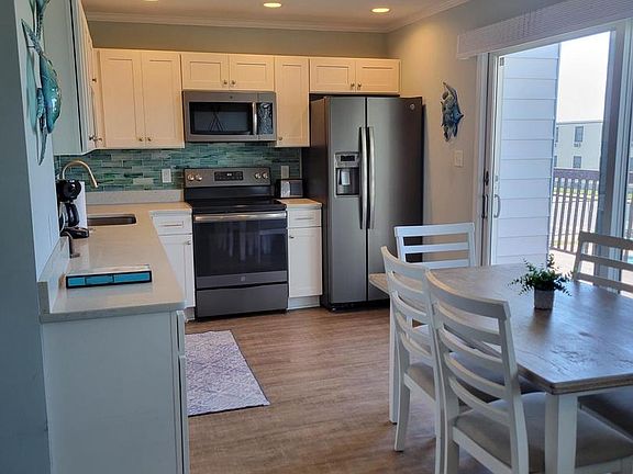 3rd image of 504 Lark Ln Unit 8