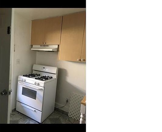 5th image of 2079 Evelyn Ave