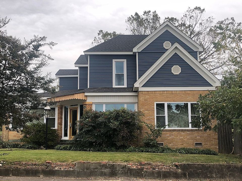 2nd image of 301 Oakcliff St