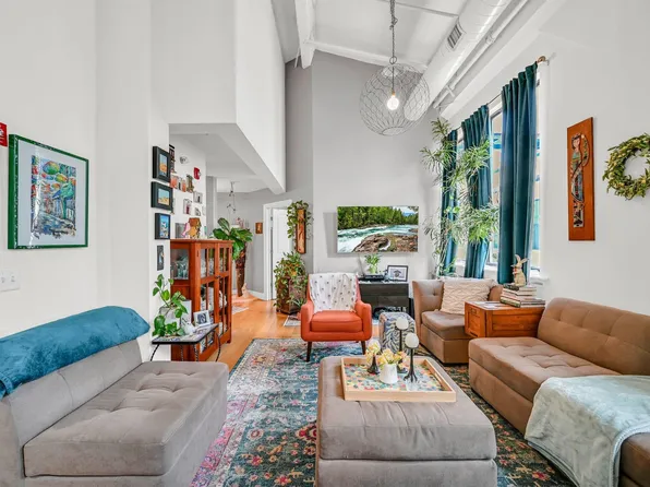 300 Communipaw Avenue image 17 of 34