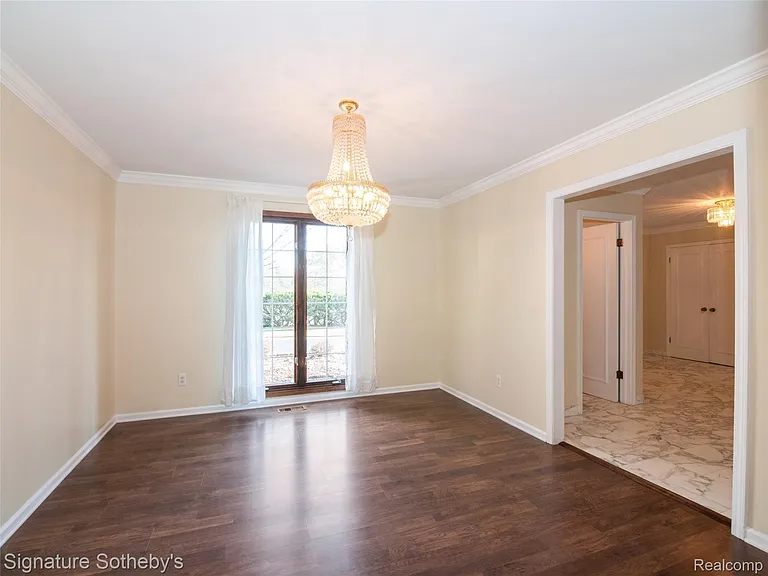 5105 Provincial Dr — Photo 8