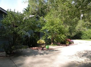 10419 Maple Rd, Hartland, MI 48353