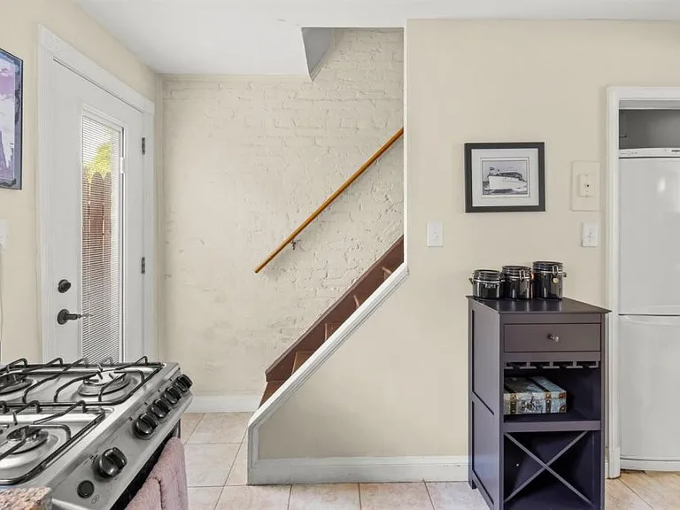 310 Millers Ct NE — Photo 9