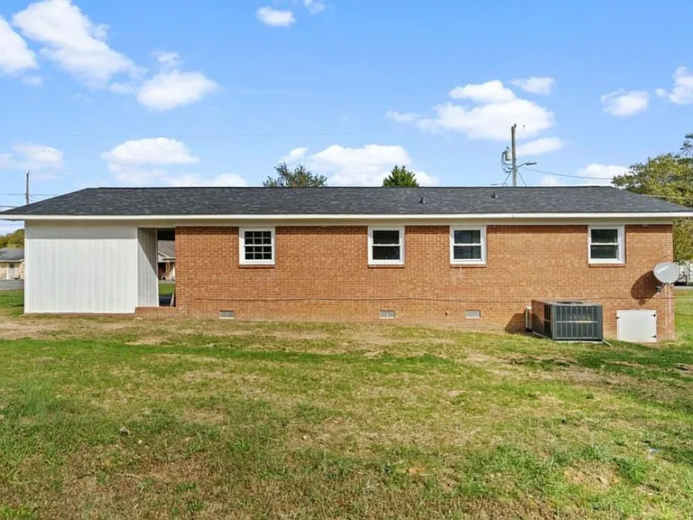 1124 Jackson St — Photo 4
