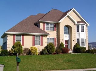 427 Daniel Dr, Stewartsville, NJ 08886