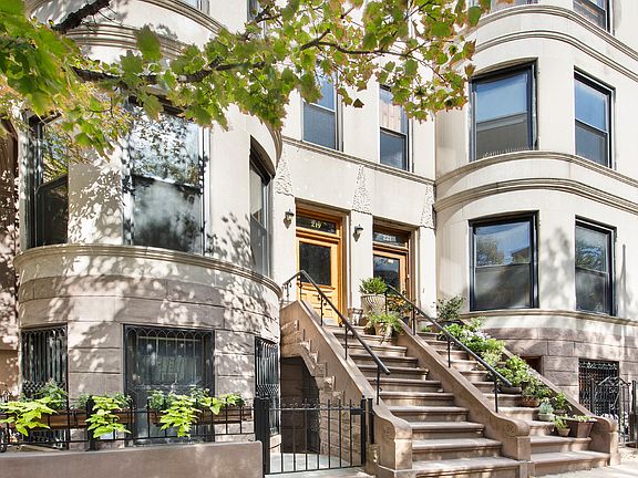 2nd image of 219 Saint Johns Pl APT 1