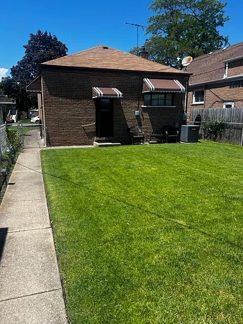 3 bed, 847 sqft, $2,450 — Photo 2