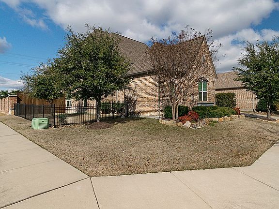 2nd image of 10769 Kingsford Ln