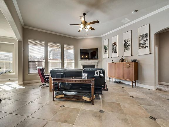 5th image of 327 Hawks Dr
