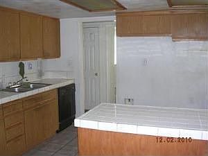 2nd image of 901 Kelly Dr