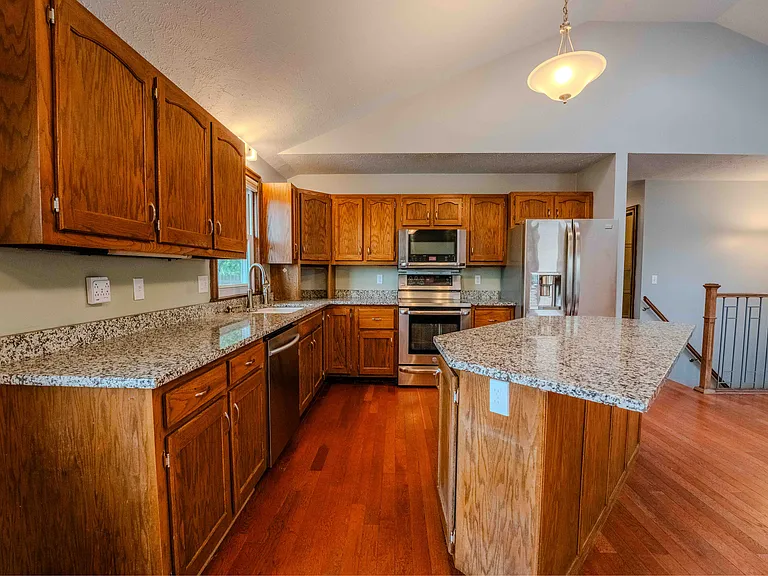 225 Parker Dr — Photo 12