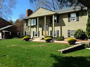 12 Juniper Dr, West Warwick, RI 02893