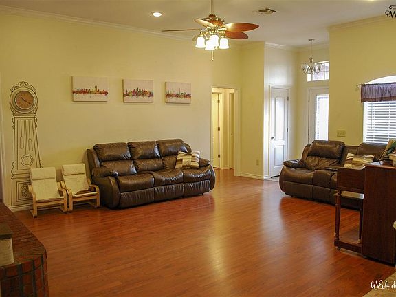 3rd image of 1130 Regency Dr
