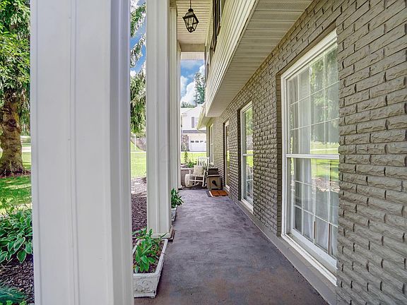 4th image of 5 W Orchard Dr